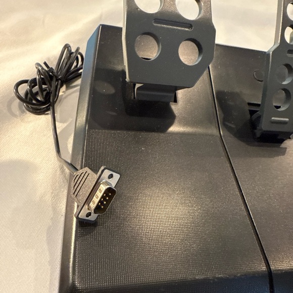 Logitech DriveFX Racing Wheel & Pedals XBOX 360 Axial Feedback - Picture 5 of 8